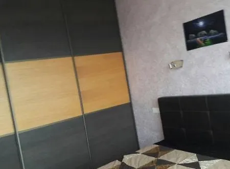 Flat With Huge Terrace דירה *