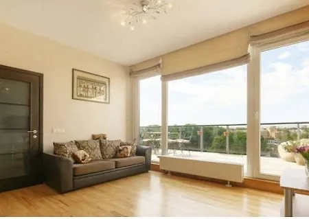 Flat With Huge Terrace דירה ריגה